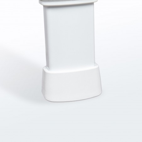 Pieds en aluminium antirouille de ce tabouret, véritable aide à la mobilité sous la douche.