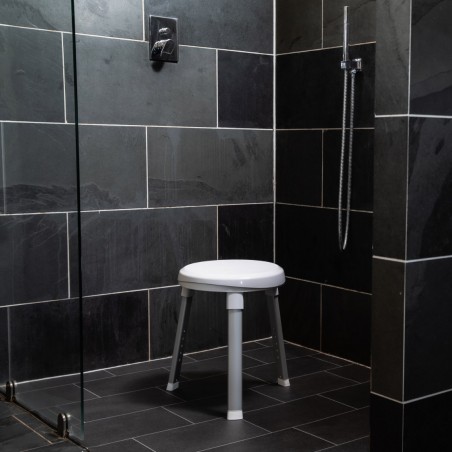 Tabouret de douche aux finitions élégantes pour la salle de bains d'adultes, sans compromis sur le style.