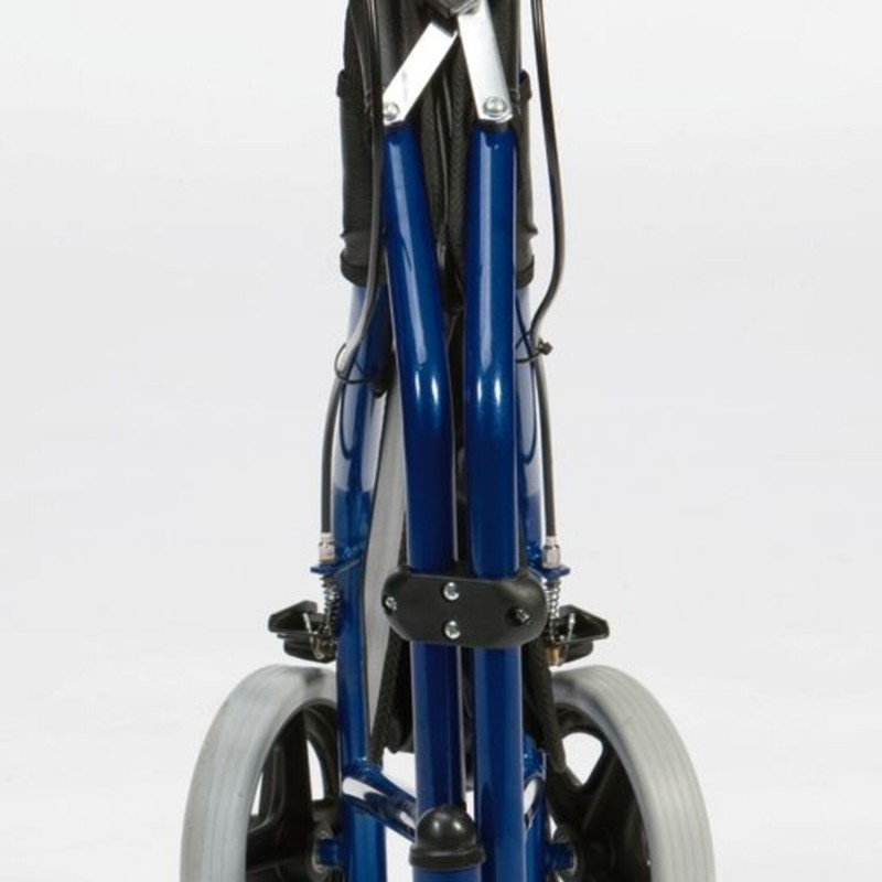 Déambulateur Delta 3 roues plié. Gain de place et prise en charge par la Sécurité sociale.