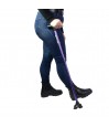Senior marchant avec la canne de marche tripode Stabilicane 360°.