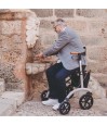 Ce déambulateur Saijol pliable avec siège de 46 cm supporte jusqu’à 150 kg.