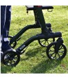 Détail des 4 roues à pneus souples du déambulateur Brooklyn vert, parfaites pour l'extérieur.