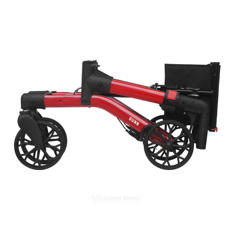 Rollator Brooklyn Quun rouge, en position pliée, avec un rangement ultra-pratique pour les petits espaces.