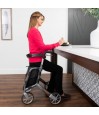 Chariot de courses Let's Shop avec une assise confortable. Produit remboursé par la Sécurité sociale.