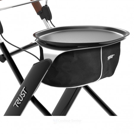 Panier en tissu sous le plateau du rollator, une magnifique alternative de cadeau utile.