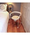 Chaise percée au design Let's Help Me, idéale pour la chambre et pour les adultes en incontinence. Remboursé sécurité sociale.