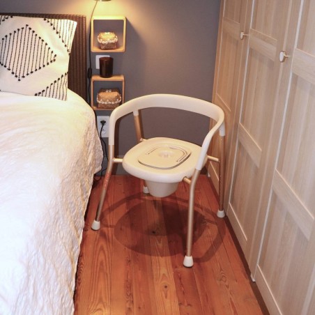Chaise percée au design Let's Help Me, idéale pour la chambre et pour les adultes en incontinence. Remboursé sécurité sociale.