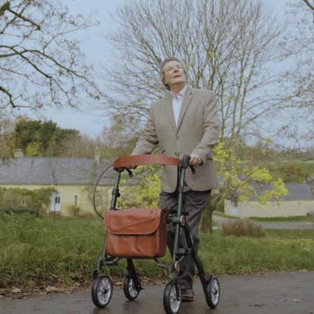 Marcher sans effort grâce au rollator Trive Uplivin. Remboursé sécurité sociale.