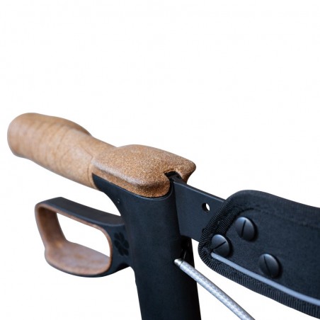 Senior se reposant en sécurité avec la ceinture de maintien SALJOL