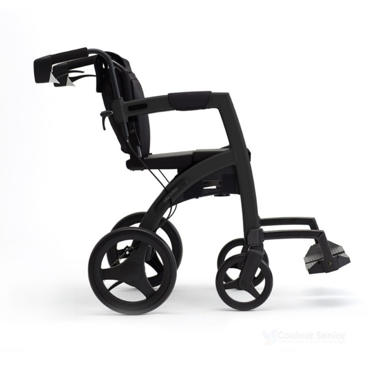 Rollz Motion noir mat en mode fauteuil de transfert, vue de côté avec grandes roues pneus pleins et repose-pieds déployés