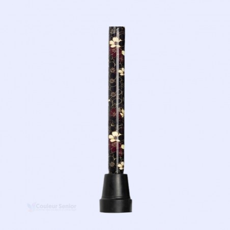 Focus sur l'embout de la canne de marche noire, orné de fleurs, discret et sobre, pour femme.