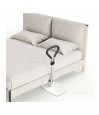 Poignee aide au lever Let's Get Up Trust installee avec socle blanc au bord d'un lit