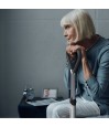 Senior assise tenant poignee mousse ergonomique aide au lever Let's Get Up Trustcare