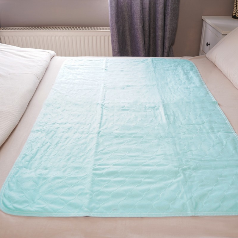 Alèse lavable sans rabat 85x135 cm turquoise sur lit double – vue de dessus