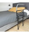 Barrière de lit adulte escamotable installée en situation sur lit double chambre senior