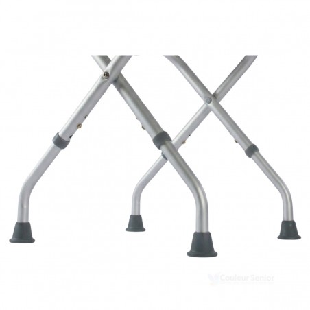Tabouret de douche réglable facilement en hauteur.  Très faciles à utiliser pour les adultes.