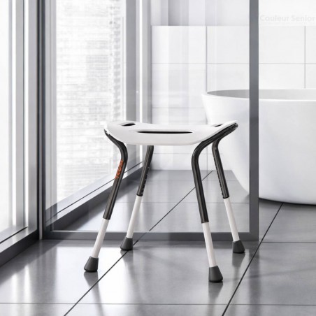 Siège de douche TrustCare Let's Sing blanc design scandinave salle de bain contemporaine carrelage gris