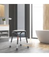 Tabouret douche design confort posé dans salle de bain moderne autonomie mobilité réduite