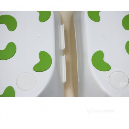 Zoom système encastrement solidarisation deux marches Moorea blanches pads verts assemblage côte à côte CouleurSenior
