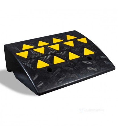 Rampe accès caoutchouc portable noir jaune antidérapante seuil PMR fauteuil roulant sécurité fond blanc CouleurSenior