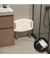 Tabouret de douche Aidapt entièrement plié. Gain de place idéal pour la douche des seniors.