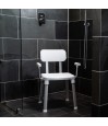 Finitions élégantes de cette chaise de bain blanche, alliant haute qualité et sécurité pour les seniors.