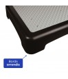 Design idéal du marchepied avec des bords arrondis pour éviter les blessures.