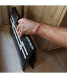 Stockage discret de ce marchepied plié derrière une porte ou dans un placard étroit.
