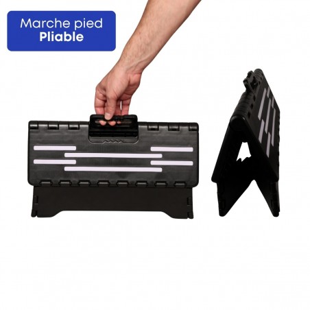 Marchepied pliable léger et très facile à transporter d'une pièce à l'autre grâce à sa poignée intégrée.