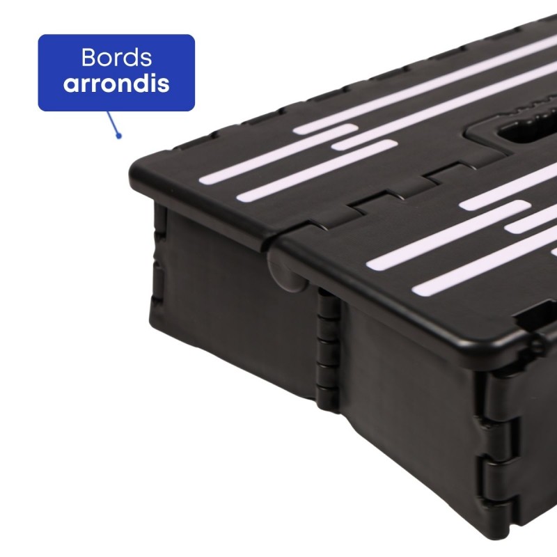 Structure robuste et stable de ce marchepied,  avec des bords arrondis assurant une excellente prévention des chutes.