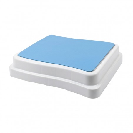 Surface rugueuse et antidérapante du marchepied, aide parfaite pour le bain.