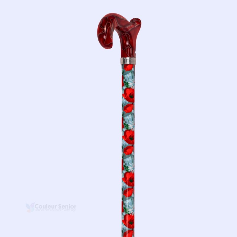Réglage d'une canne de marche pour femme rouge et élégante.
