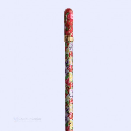 Détail du tube réglable de la canne de marche rouge fantaisie, cadeau original pour femme.