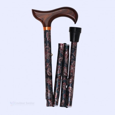 Modèle cachemire pliant rangé. Une superbe idée de cadeau remboursable pour une femme senior.