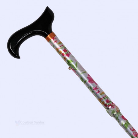 Superbe design fleuri vif en diagonale. Produit de belle qualité pour des balades paisibles.