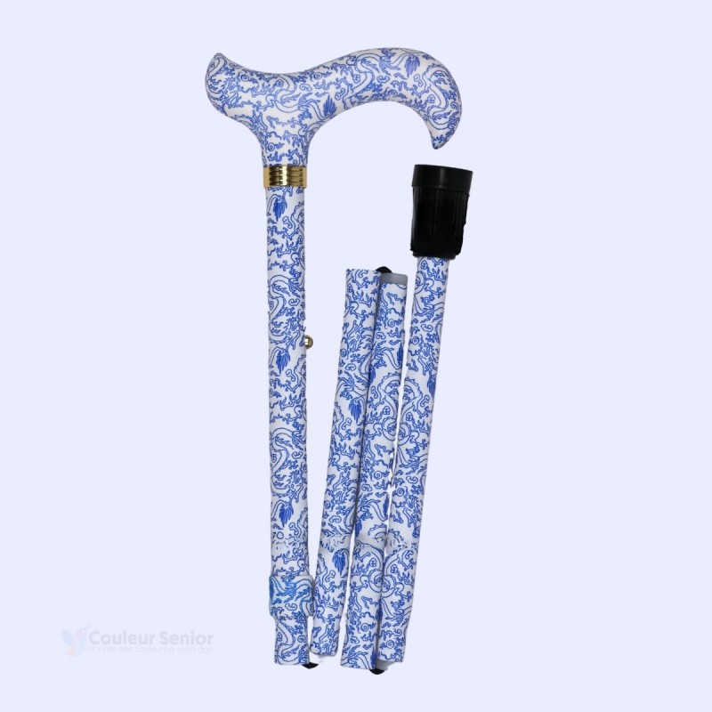 Modèle cachemire pliant rangé. Une superbe idée de cadeau remboursable pour une femme senior.