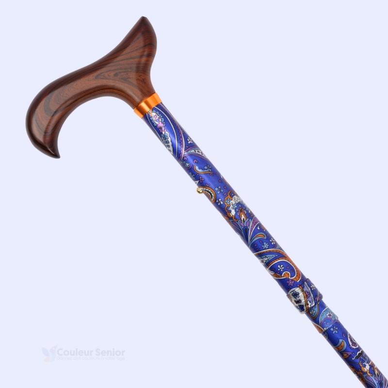 Poignée Derby en diagonale sur une jolie canne de marche bleue originale, parfaite pour femme.