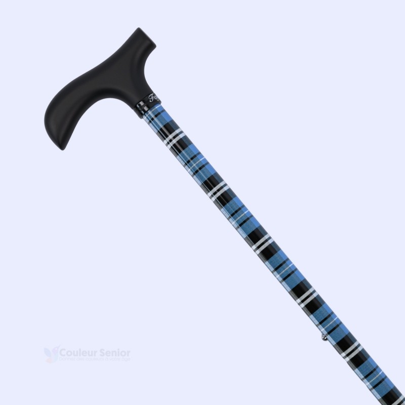 Profil de la canne tartan bleu. La poignée bien orientée en bois assure une marche sûre.