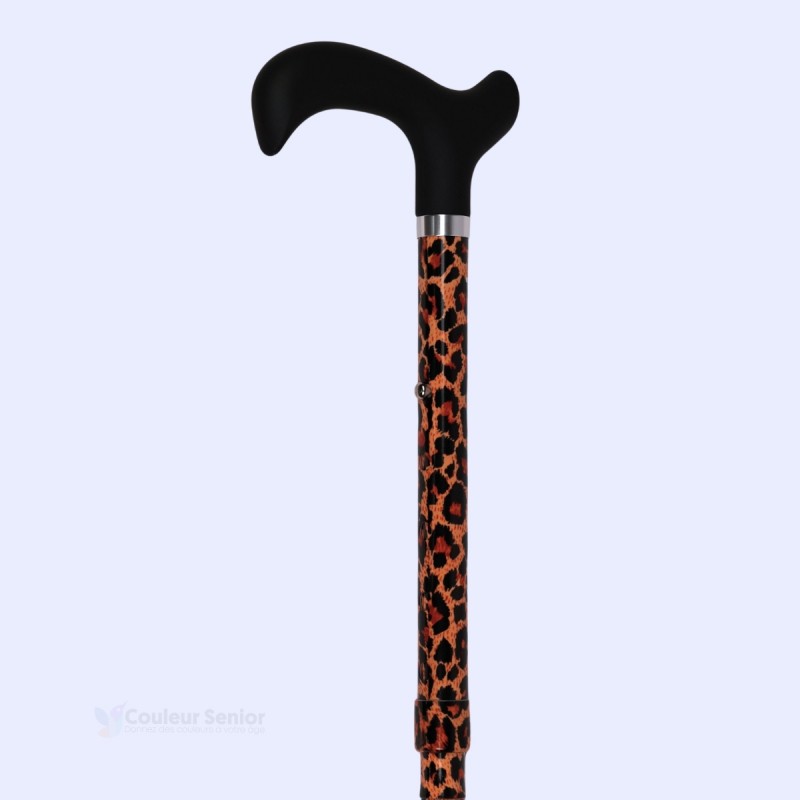 Canne de marche motif léopard. Un rangement facile pour une belle première expérience.