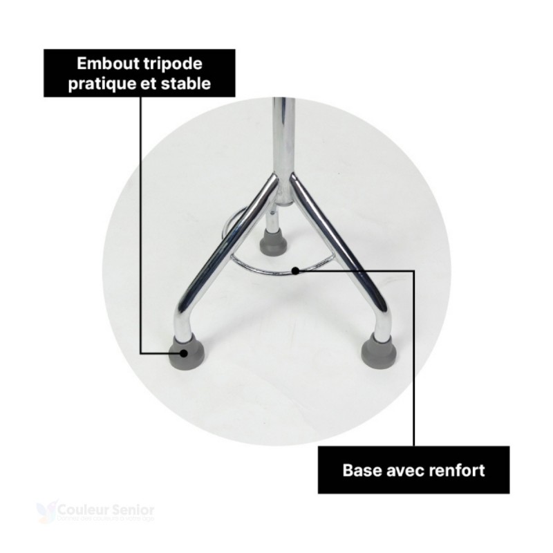 Détail de la base tripode renforcée de 22,4 x 24 cm montrant l'écartement idéal des trois pieds pour une stabilité optimale
