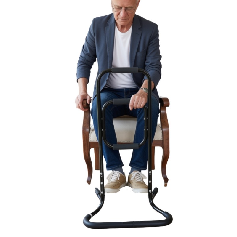 Senior assis, utilisant le cadre d'appui stable pour un redressement autonome et sans effort.
