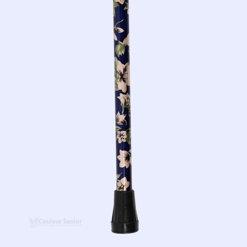 Embout antidérapant pour canne de marche pour femme élégante. Remboursable sous certaines conditions.