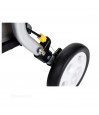 Roues robustes de ce déambulateur de ville, assurant une prévention optimale des chutes.