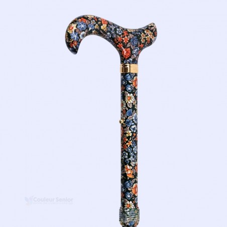 Vue à 45 degrés de la poignée Derby confortable et de la bague dorée, avec le motif fleuri bleu et orange en arrière-plan.