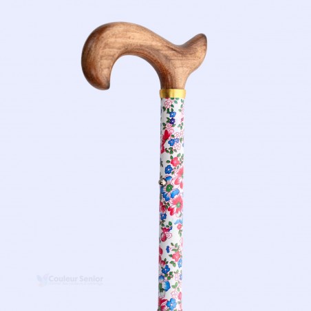 Vue à 45 degrés de la canne de marche Liberty Printemps fleurie avec  poignée en bois. Une aide à la marche de qualité.