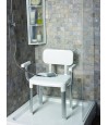 Siège de douche élégant avec accoudoirs, appuie-sûr en douche pour éviter les chutes chez les seniors.