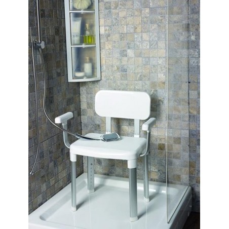 Siège de douche élégant avec accoudoirs, appuie-sûr en douche pour éviter les chutes chez les seniors.